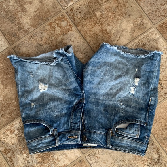 2 pairs of jean shorts - Picture 3 of 4